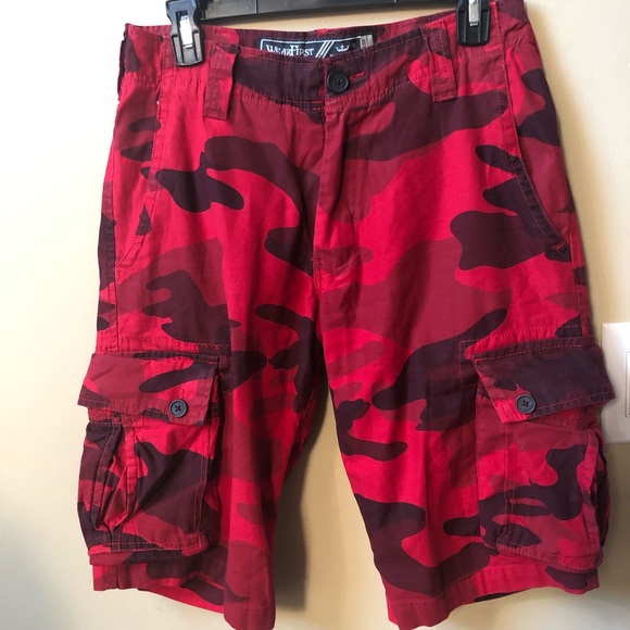 red camo cargo shorts